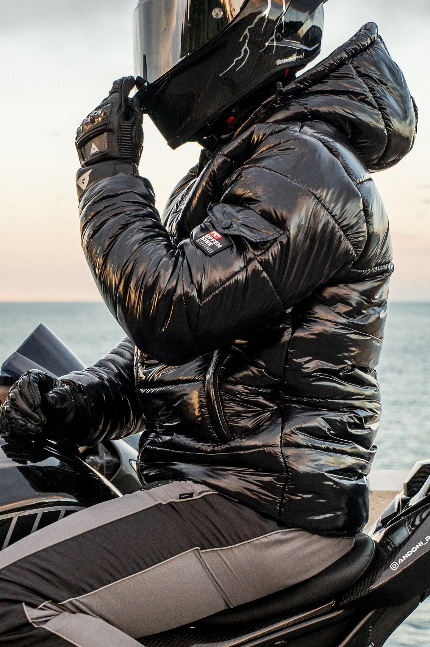 SHADOWS GLOSSY PUFFER JACKET