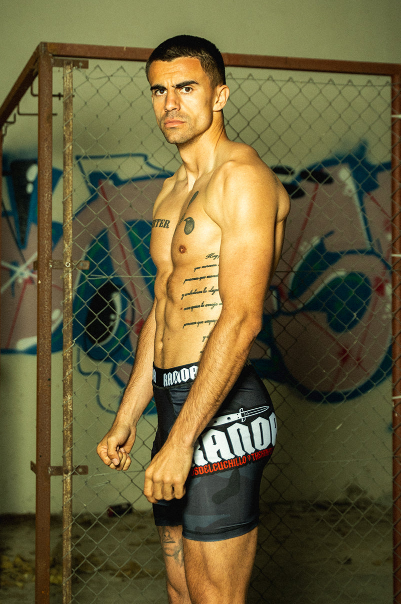 THE KNIFE GANG COMPRESSION SHORT [BLACKCAMO & RED]