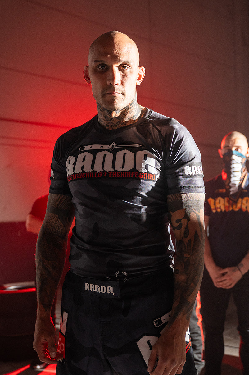 THE KNIFE GANG RASHGUARD [BLACKCAMO & RED]