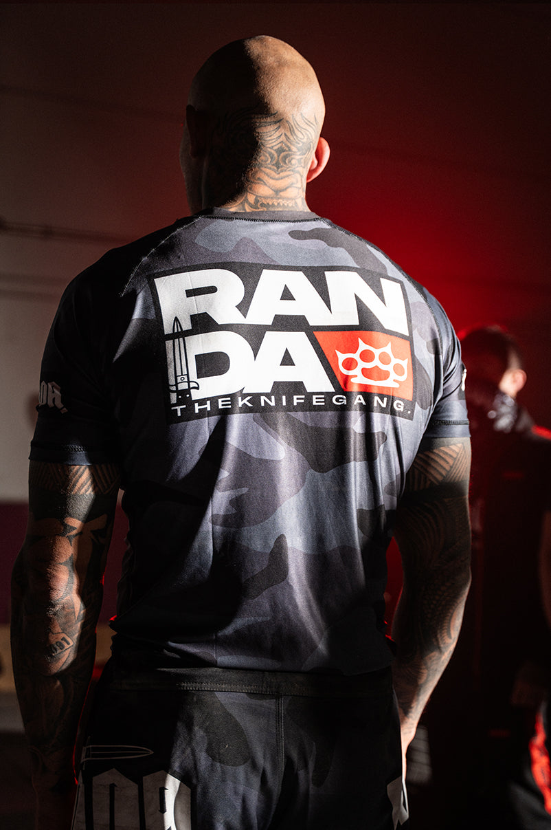 THE KNIFE GANG RASHGUARD [BLACKCAMO & RED]
