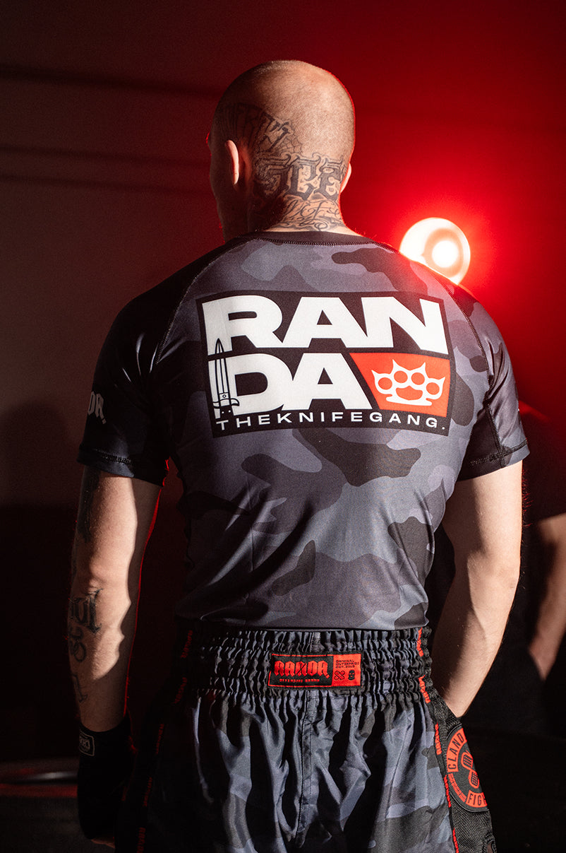 THE KNIFE GANG RASHGUARD [BLACKCAMO & RED]
