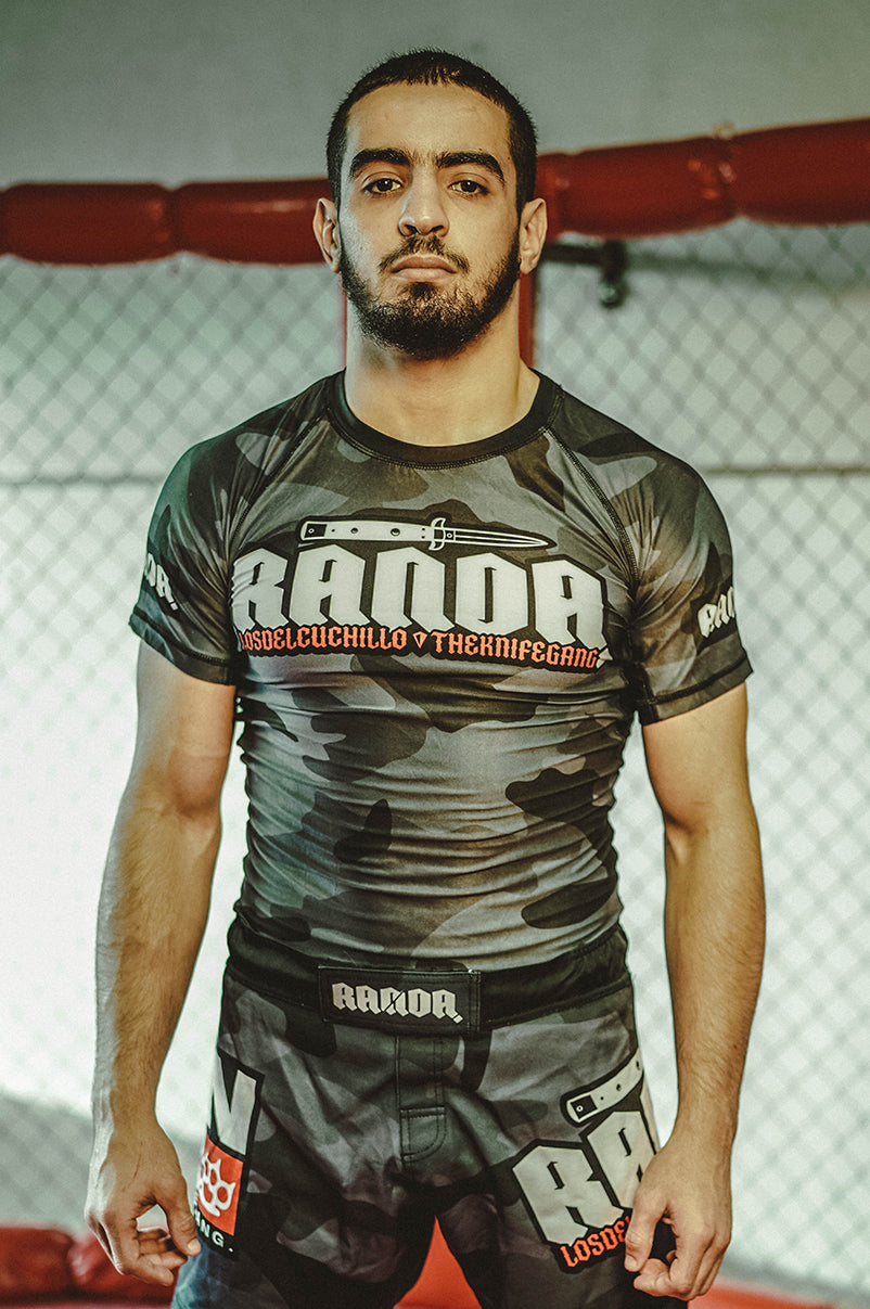 THE KNIFE GANG RASHGUARD [BLACKCAMO & RED]
