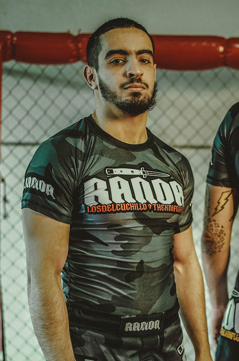 THE KNIFE GANG RASHGUARD [BLACKCAMO & RED]