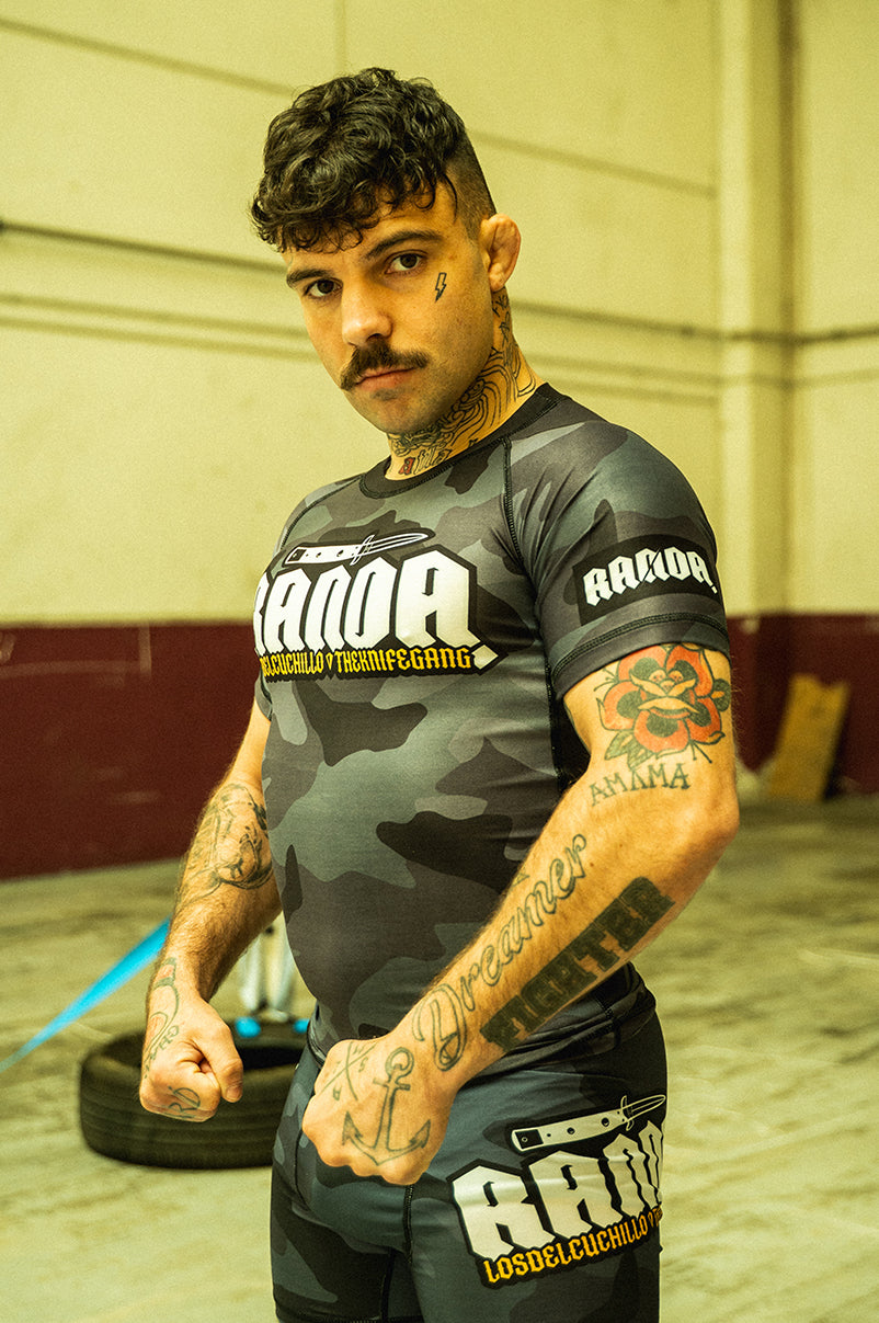 THE KNIFE GANG RASHGUARD [BLACKCAMO & YELLOW]