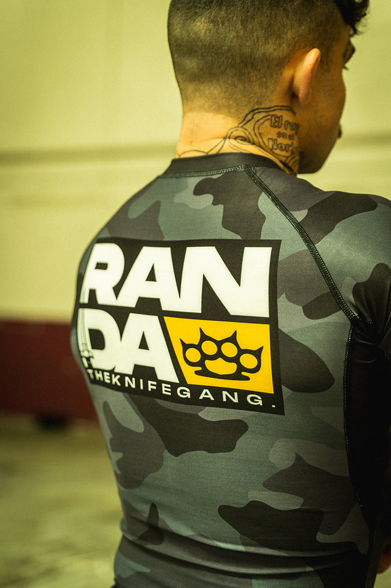 THE KNIFE GANG RASHGUARD [BLACKCAMO & YELLOW]