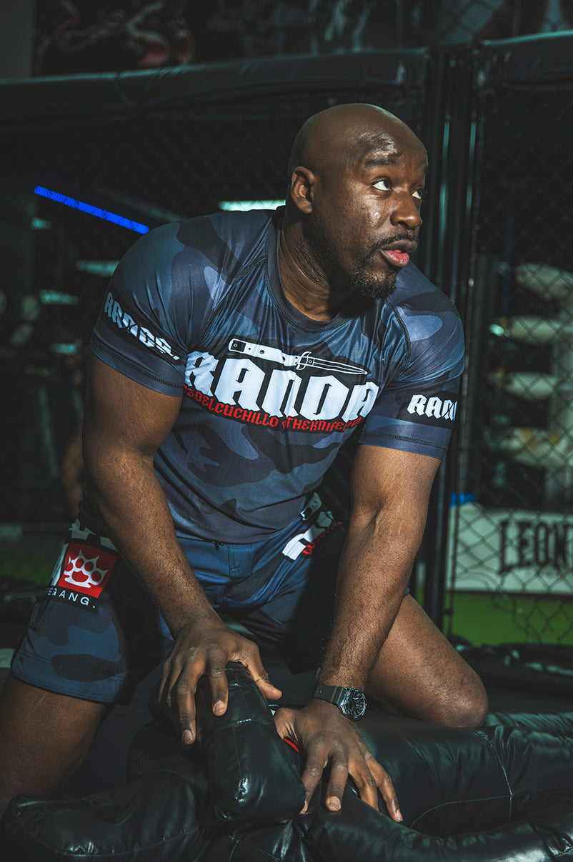 THE KNIFE GANG RASHGUARD [BLACKCAMO & RED]