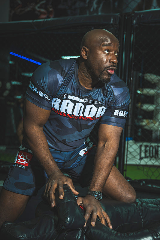 THE KNIFE GANG RASHGUARD [BLACKCAMO & RED]